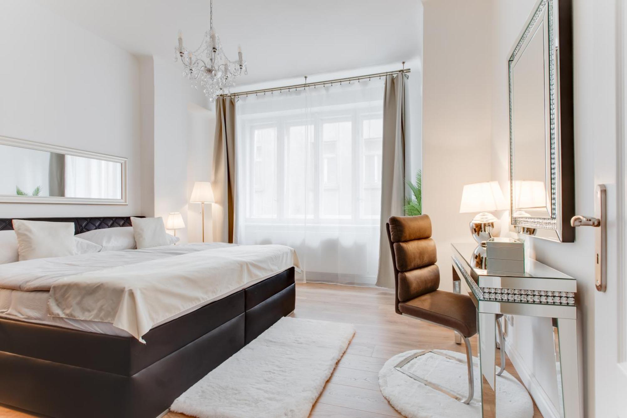 Wenceslas Square Royal Two Bedroom Apartment *