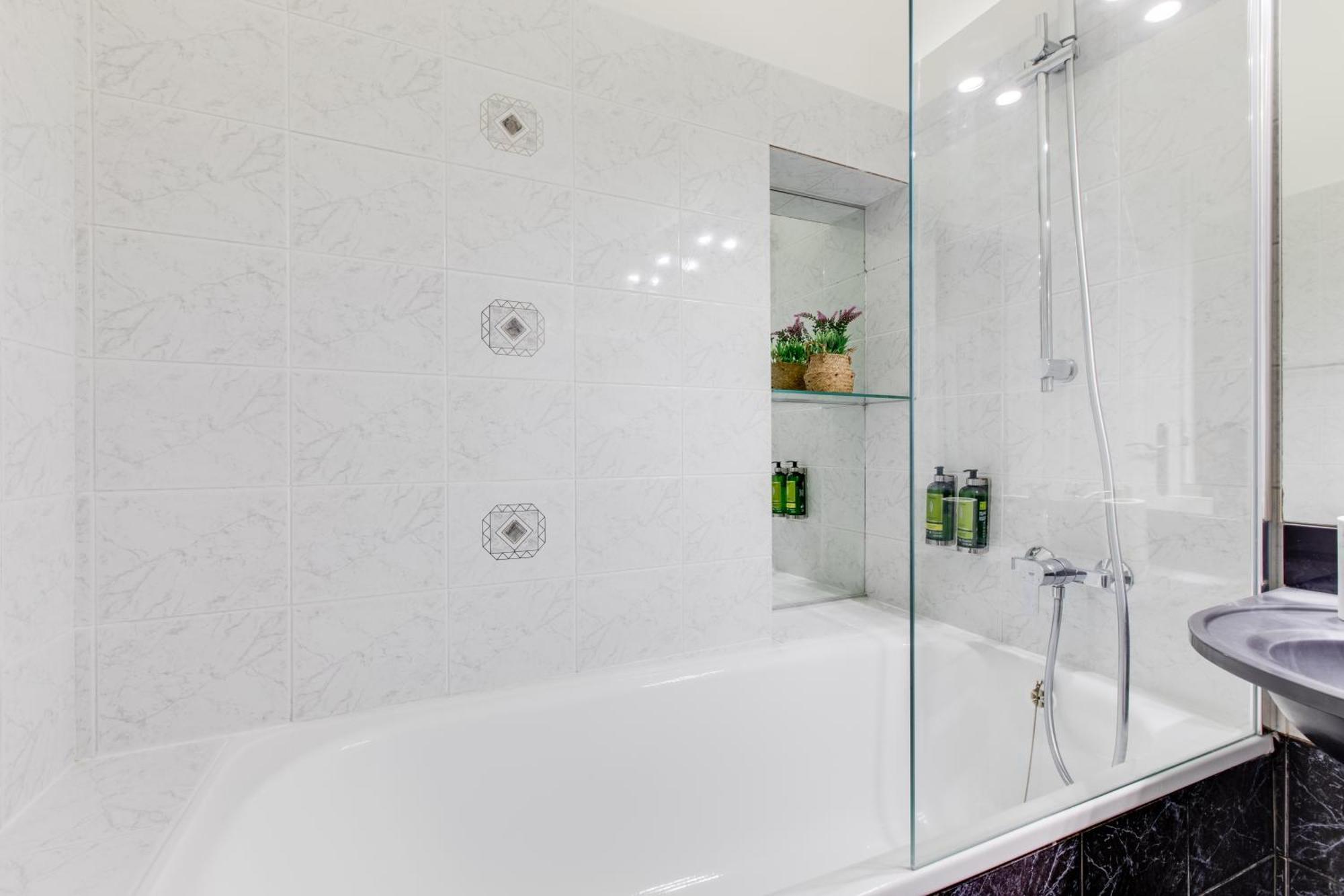 Wenceslas Square Royal Two Bedroom Apartmán